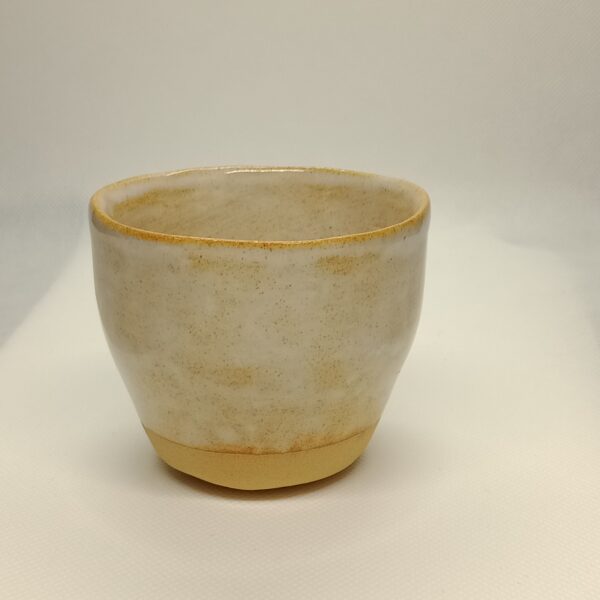 Tasse en grès / beige et blanc