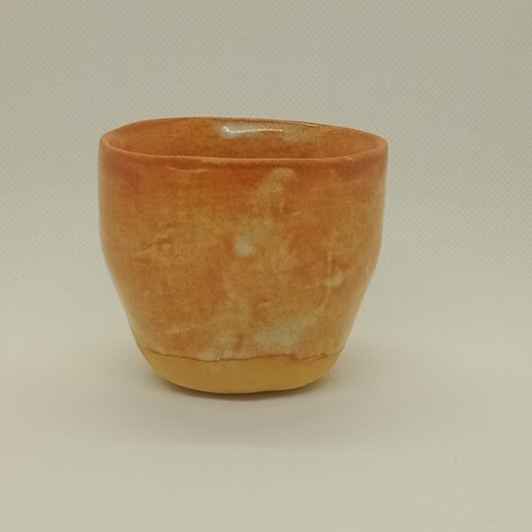 Tasse en grès roux